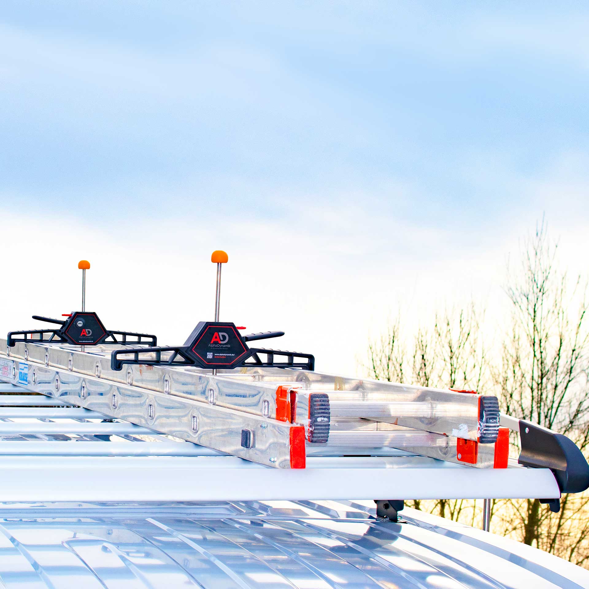 Serie-LH2000-Leiterhalter-am-LA-Dachtraeger-von-AlphaDynamik